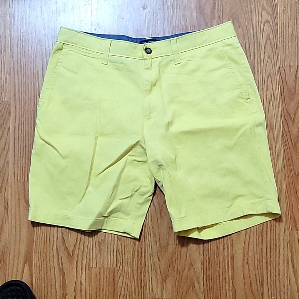 Nautica mens yellow shorts size (34)